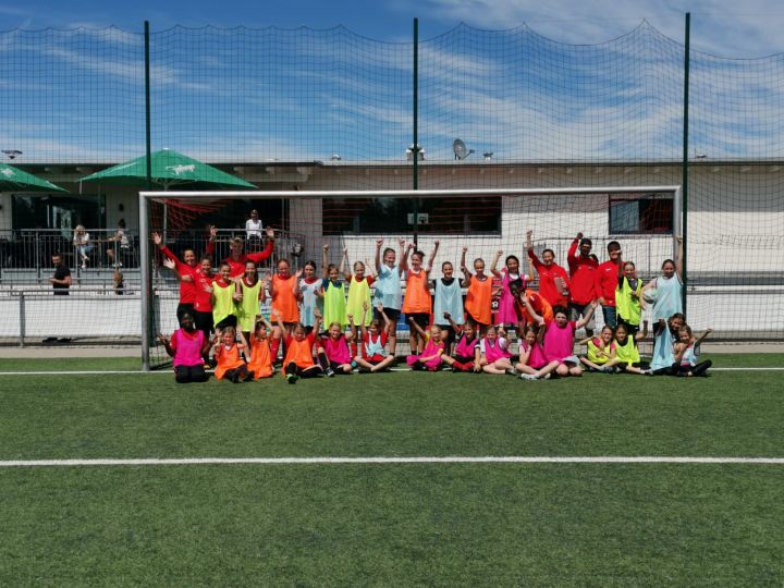 Maedchenfussballtag 2022 Teamfoto Juniorinnen